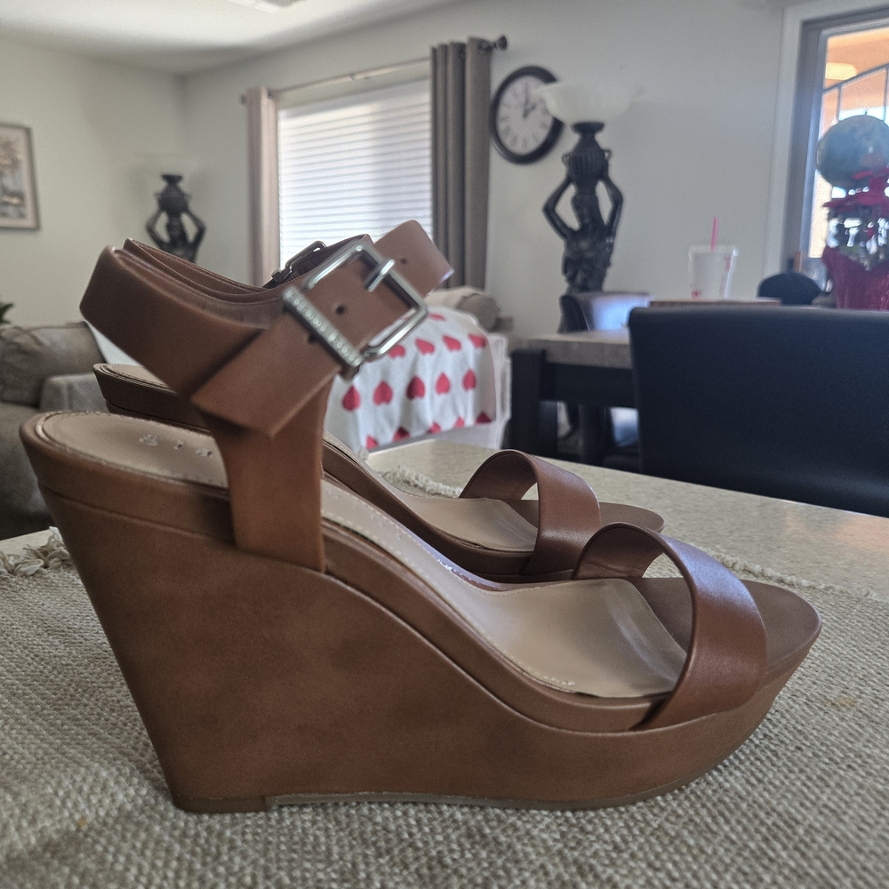 Gianni BiniTelmma Leather Platform Wedge Sandals.    Size 10